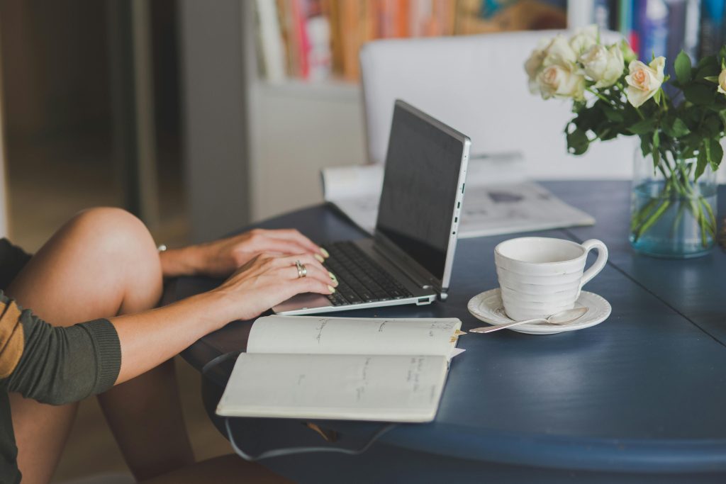 Side hustle work from home setup. Starting a side hustle without tech overwhelm