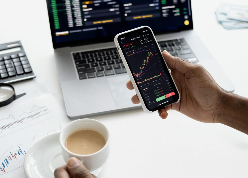 tracking growth from passive income business models, earn extra income online, make money online 2025

