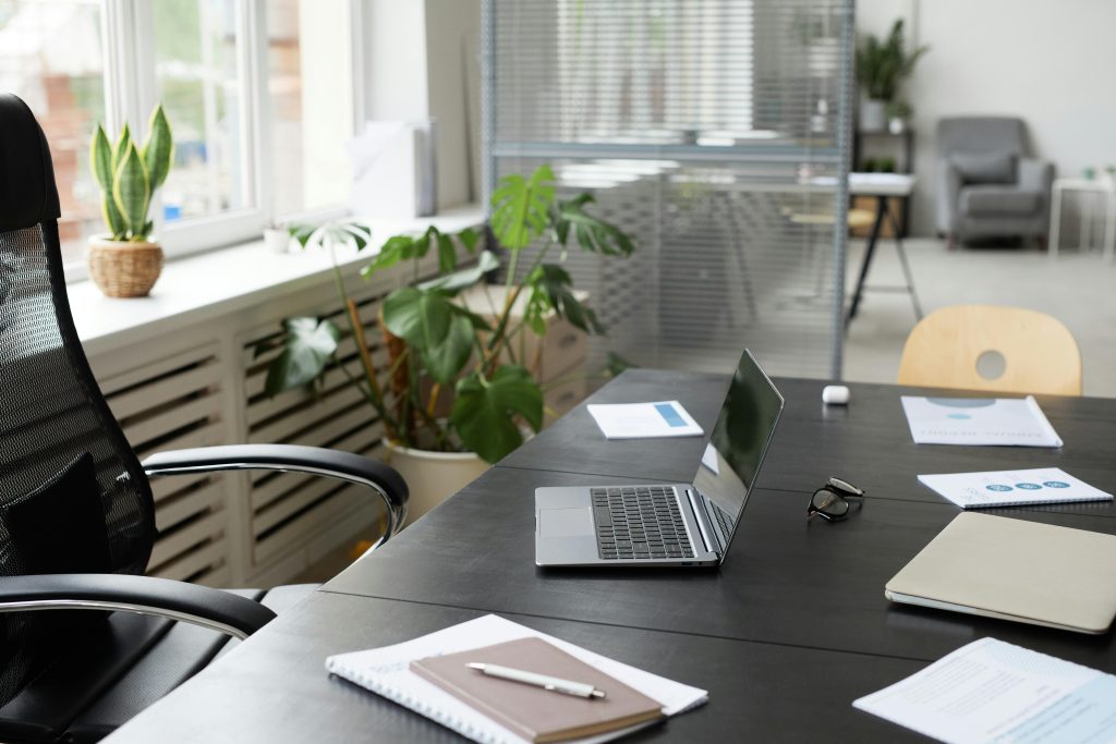 copywriting for beginners represented by a clean workspace focused on clarity